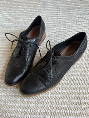 Italian Leather black Brogue Oxfords — women’s Size 39 — Made in Italy preppy